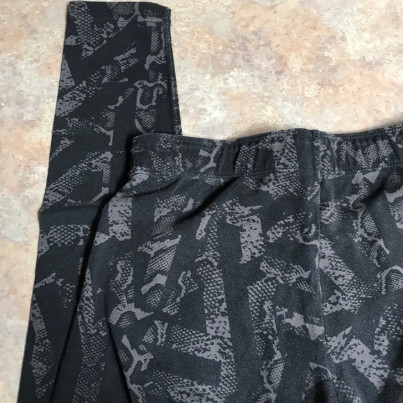 Nike LEG A SEE snake print leggings 841037-211 - Picture 3 of 15